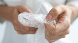 如何确定氧化锌对 EVA 交联密度的最佳使用方案？